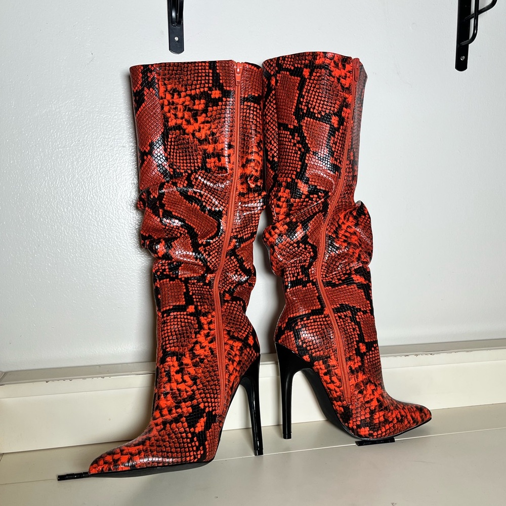 Just Fab snake print women’s boots! LIKE NEW! Wide Calf! Stiletto boots size 7.5 - Picture 1 of 4